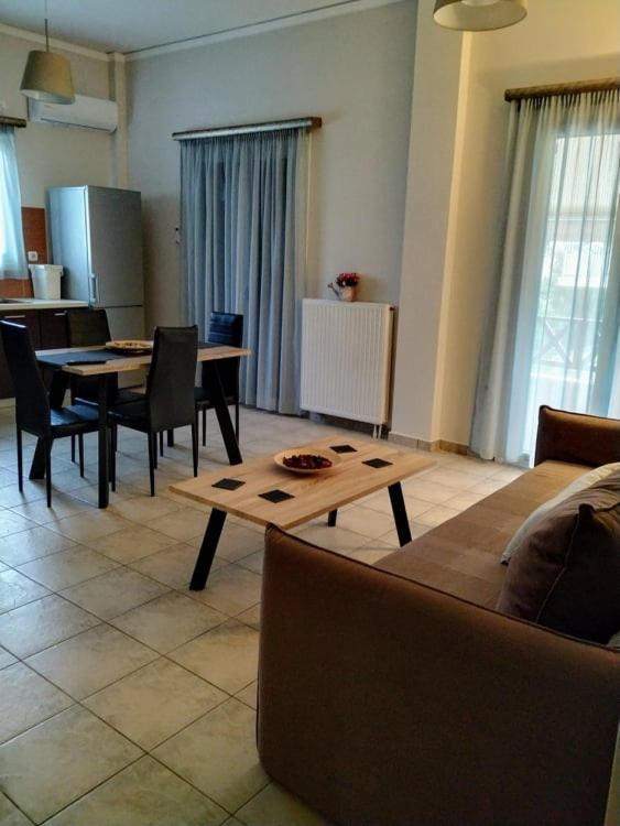 N&Μ Apartment Méthana Екстериор снимка
