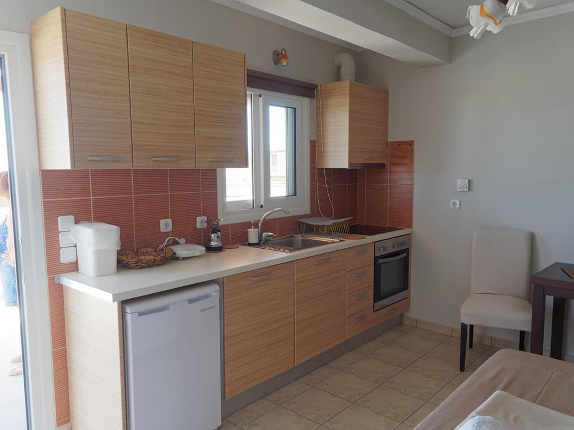 N&Μ Apartment Méthana Екстериор снимка